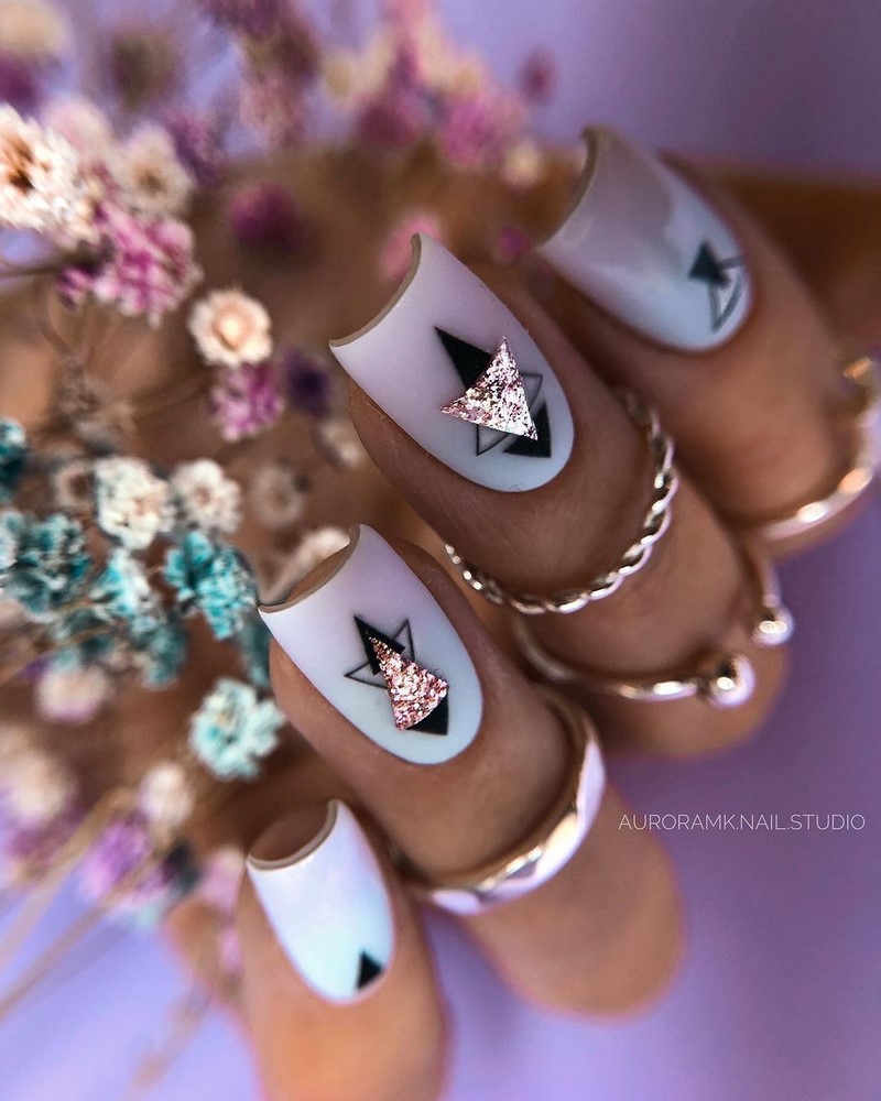 Роскошный новогодний маникюр 2027 года: фото, идеи маникюра на Новый год