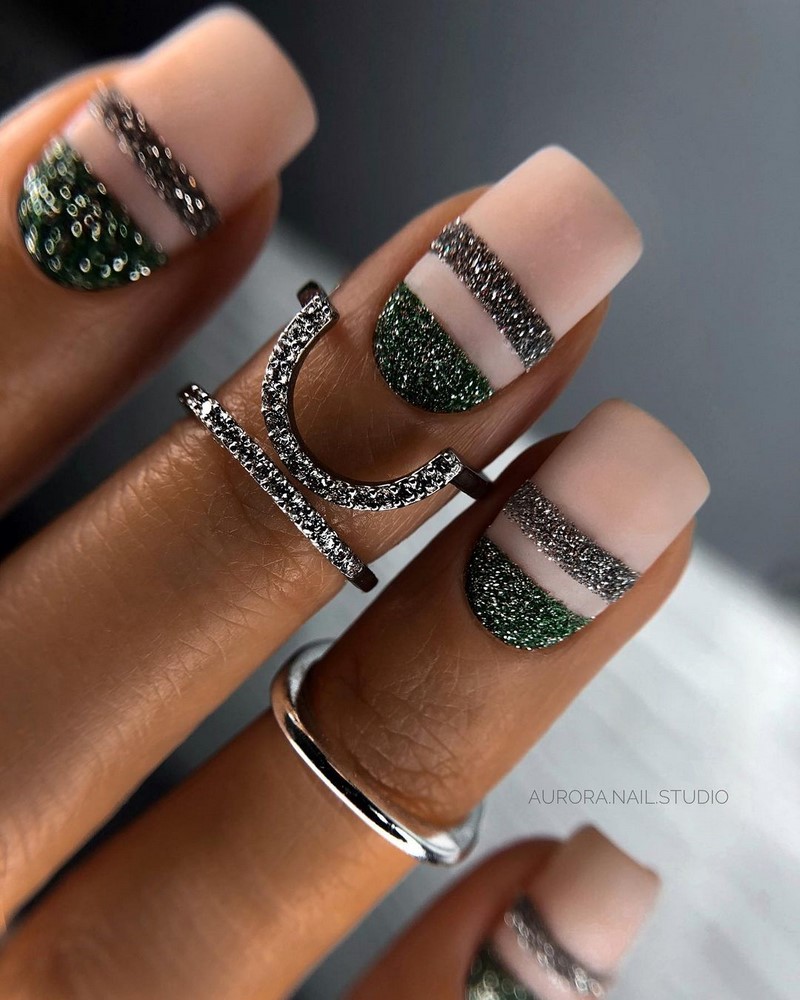 Роскошный новогодний маникюр 2027 года: фото, идеи маникюра на Новый год