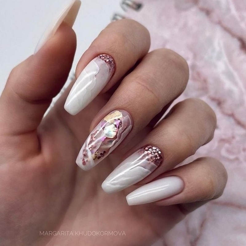 Роскошный новогодний маникюр 2027 года: фото, идеи маникюра на Новый год