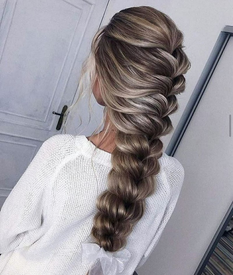 Новогодние прически 2027 – модные идеи, стили, тренды