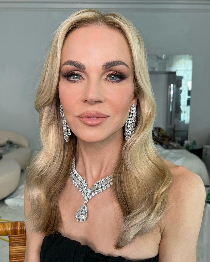 Новогодние прически 2027 – модные идеи, стили, тренды