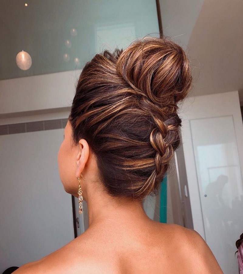 Новогодние прически 2027 – модные идеи, стили, тренды