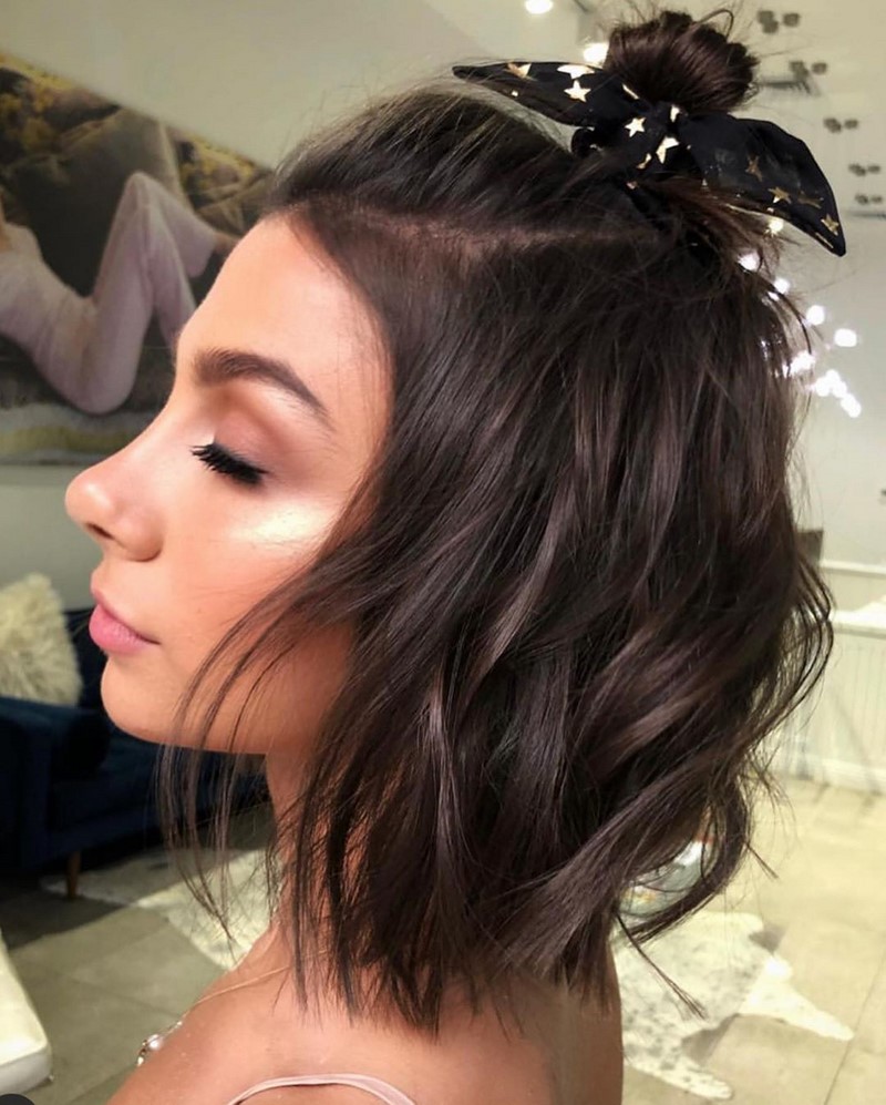 Новогодние прически 2027 – модные идеи, стили, тренды