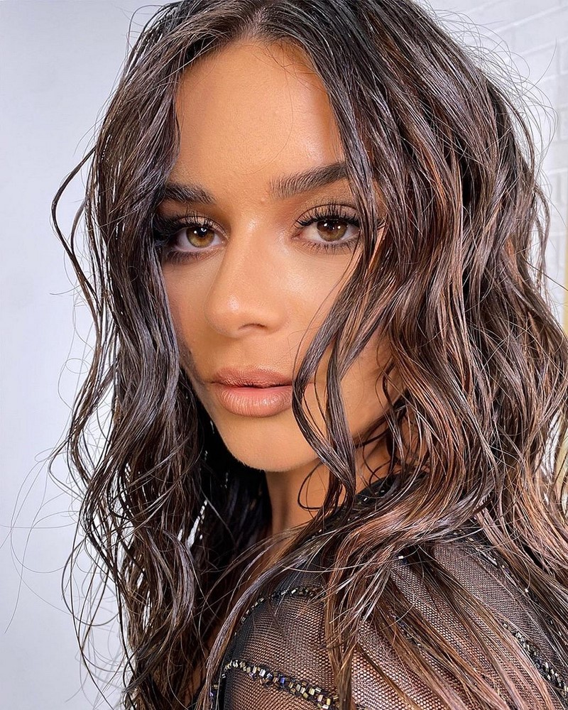 Новогодние прически 2027 – модные идеи, стили, тренды