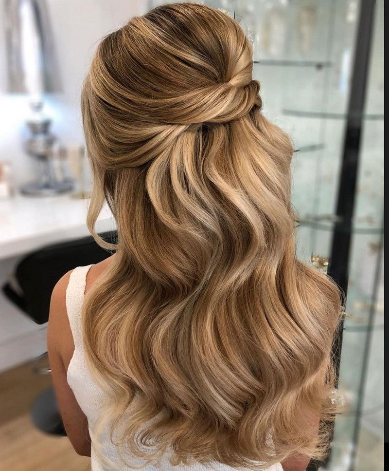 Новогодние прически 2027 – модные идеи, стили, тренды