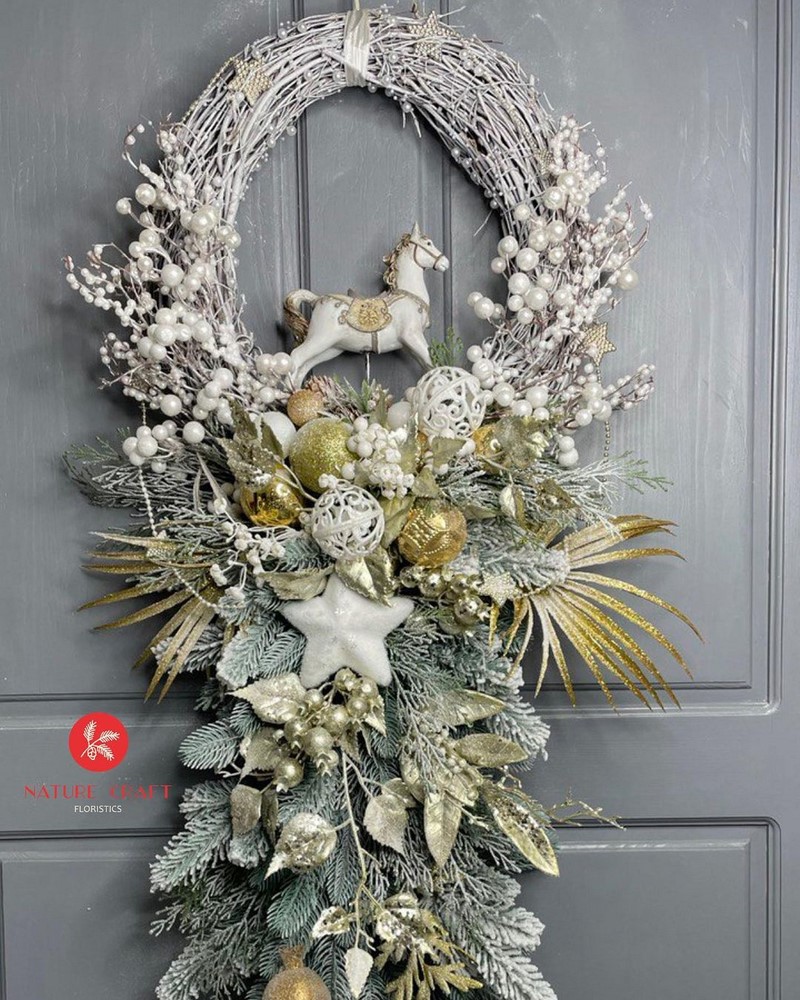 Какой декор станет мегапопулярным на Новый 2027 год: свежие идеи оформления на фото