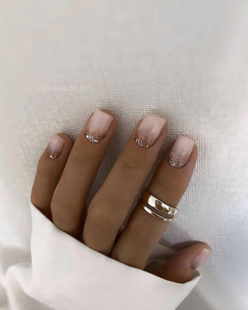 Новогодний маникюр 2027: креативные идеи нейл-дизайна