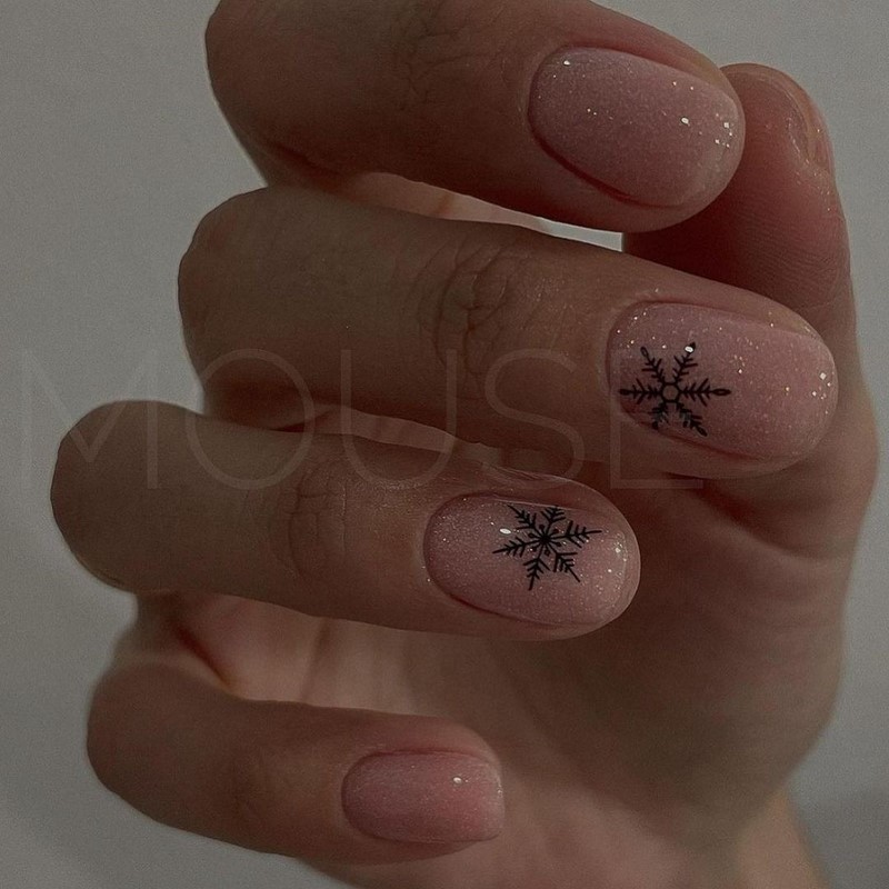 Новогодний маникюр 2027: креативные идеи нейл-дизайна