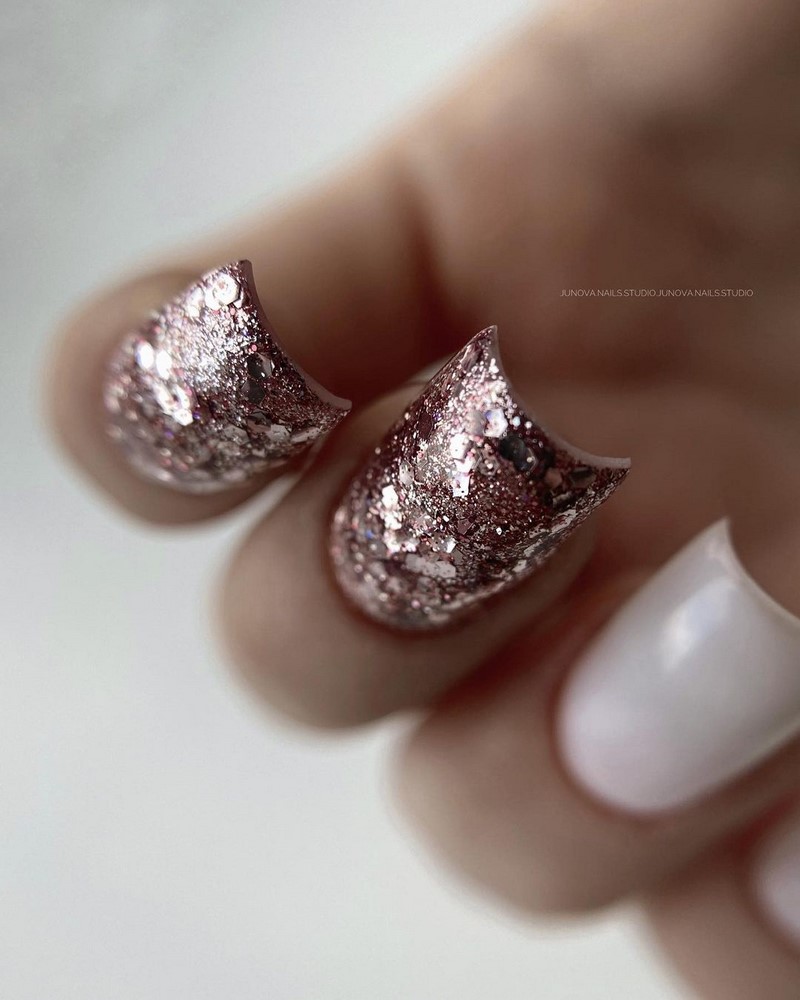 Новогодний маникюр 2027: креативные идеи нейл-дизайна