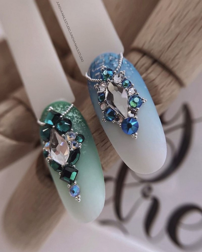 Новогодний маникюр 2027: креативные идеи нейл-дизайна