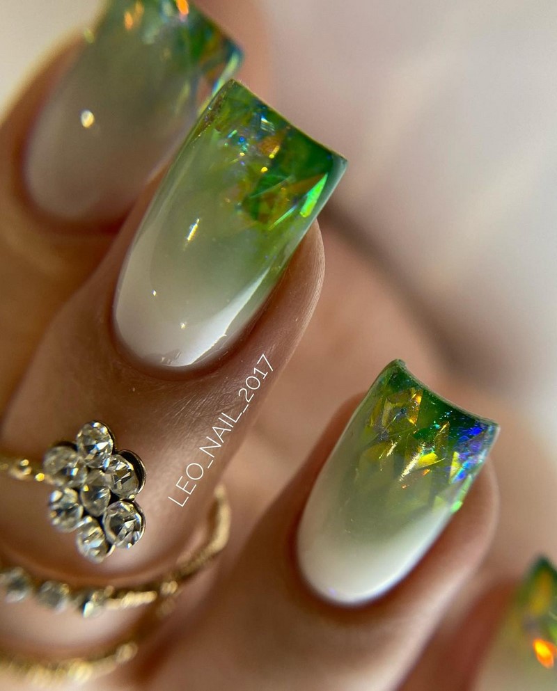 Новогодний маникюр 2027: креативные идеи нейл-дизайна