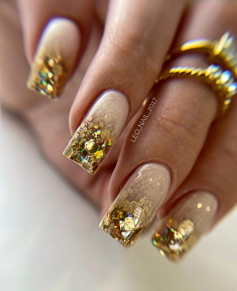 Новогодний маникюр 2027: креативные идеи нейл-дизайна