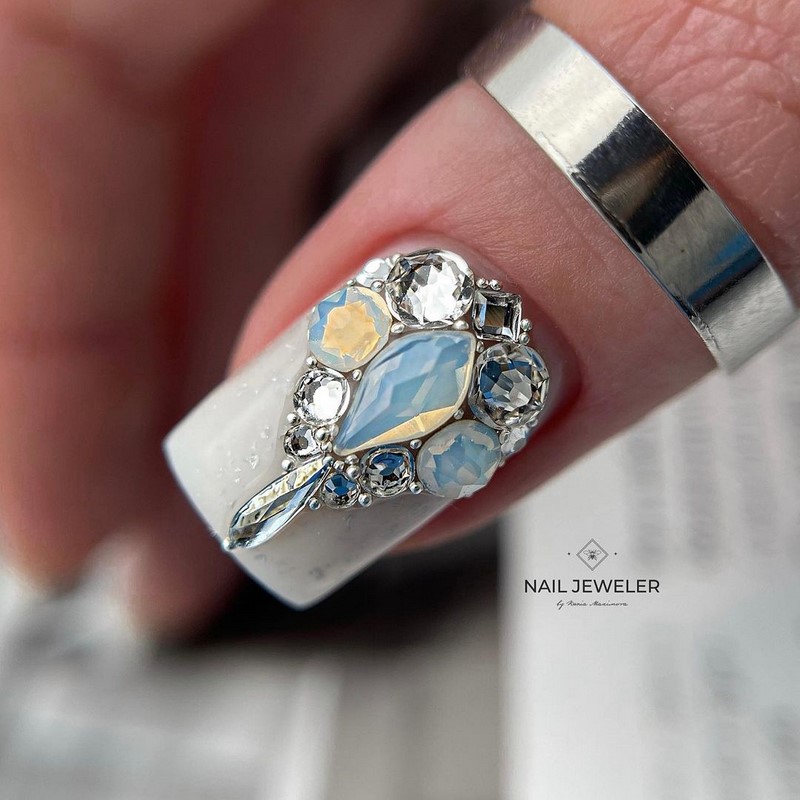 Новогодний маникюр 2027: креативные идеи нейл-дизайна