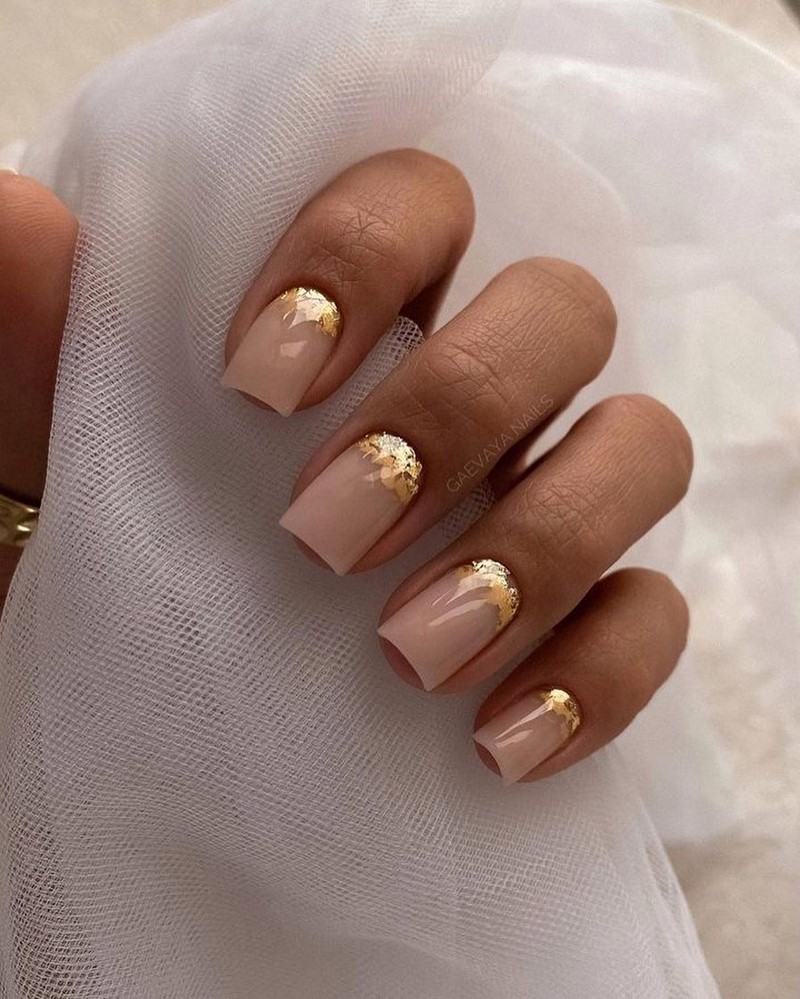 Новогодний маникюр 2027: креативные идеи нейл-дизайна