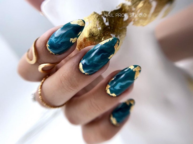 Новогодний маникюр 2027: креативные идеи нейл-дизайна