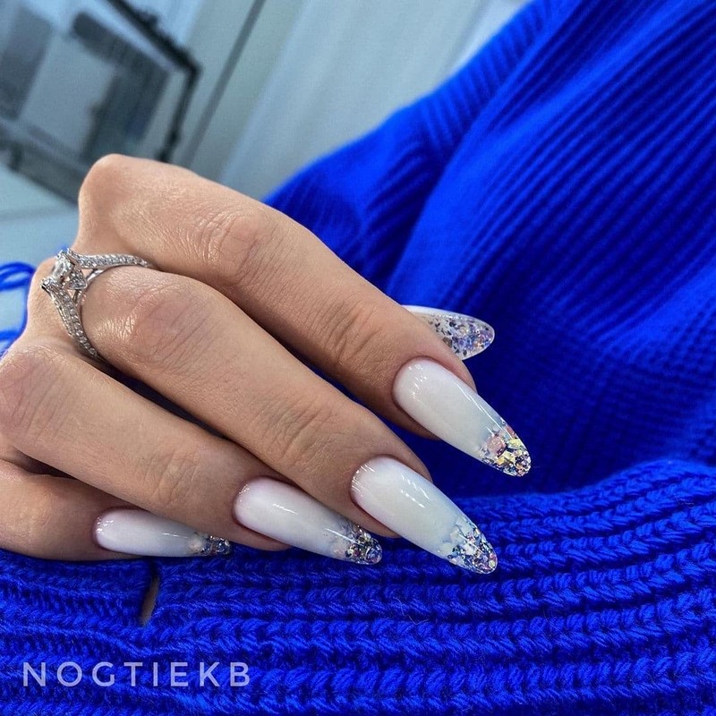 Новогодний маникюр 2027: креативные идеи нейл-дизайна