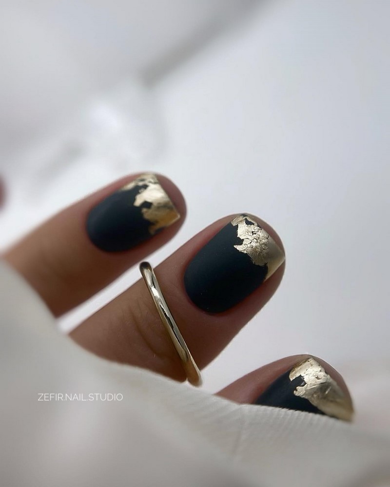 Новогодний маникюр 2027: креативные идеи нейл-дизайна