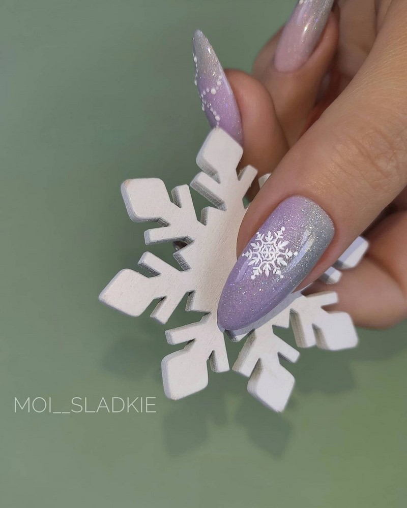 Зимний маникюр с рисунком 2026-2027: креативные тенденции зимнего нейл-арта
