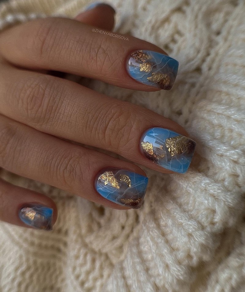 Модный новогодний маникюр 2027 – тренды дизайна на фото