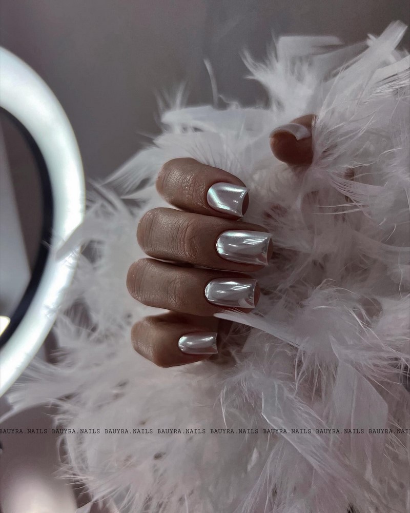 Модный новогодний маникюр 2027 – тренды дизайна на фото