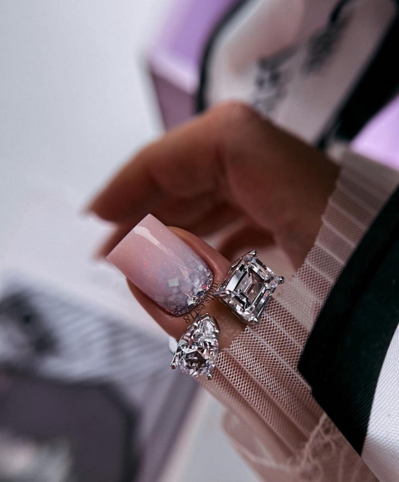 Модный новогодний маникюр 2027 – тренды дизайна на фото