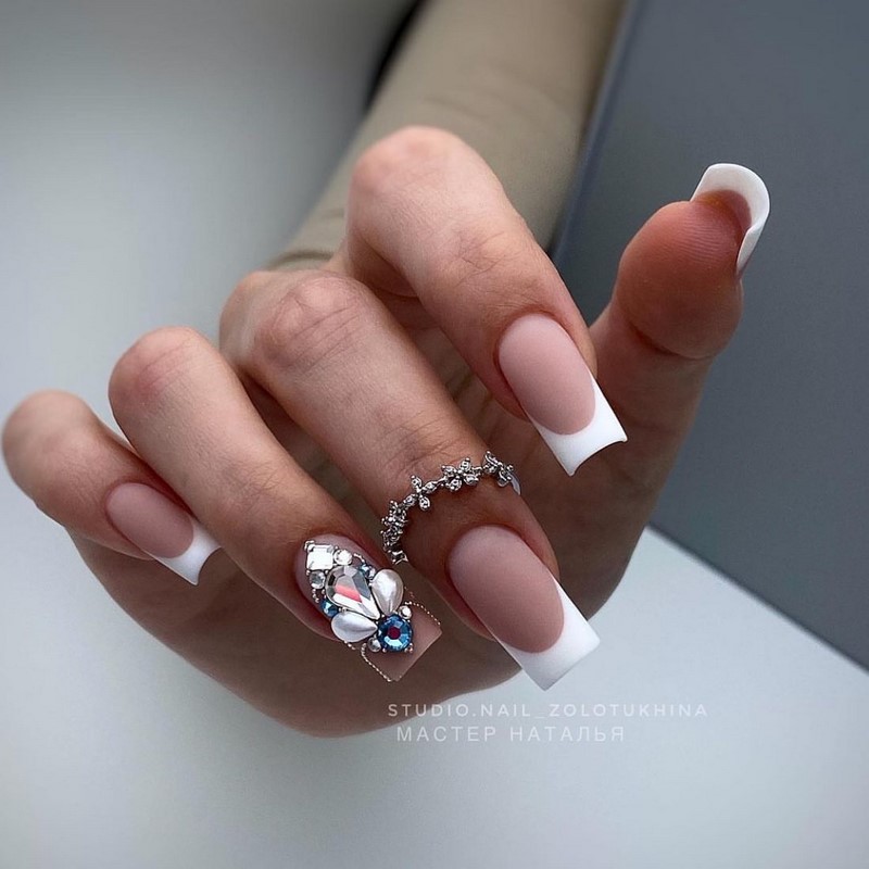 Модный новогодний маникюр 2027 – тренды дизайна на фото