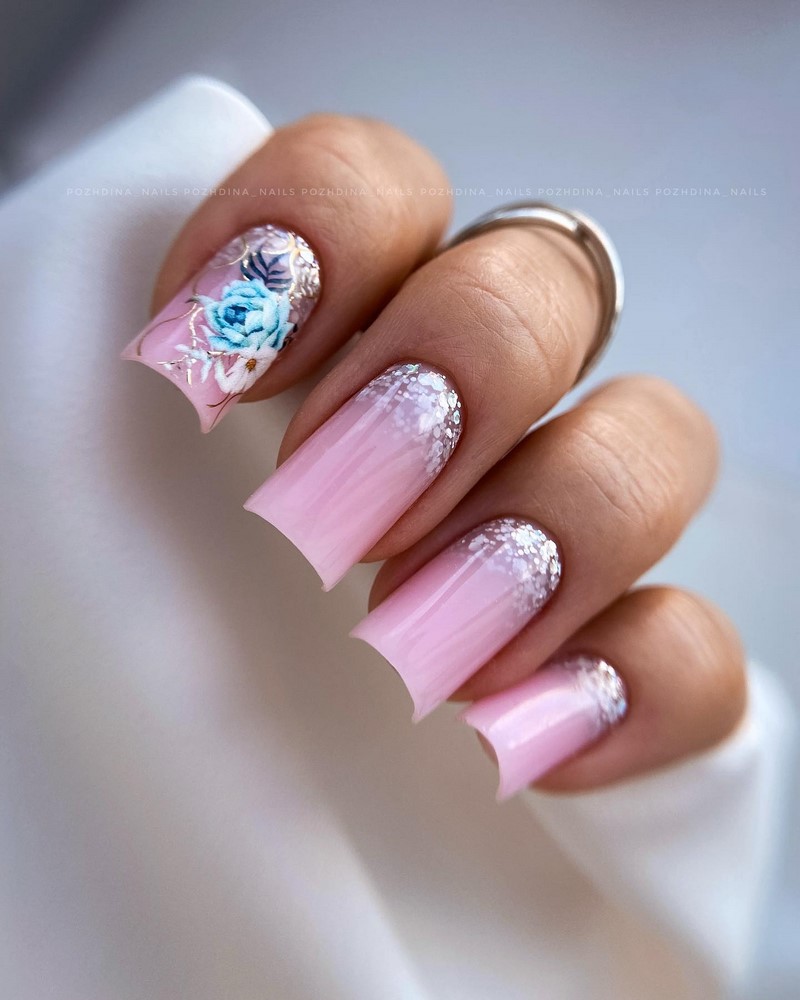 Модный новогодний маникюр 2027 – тренды дизайна на фото