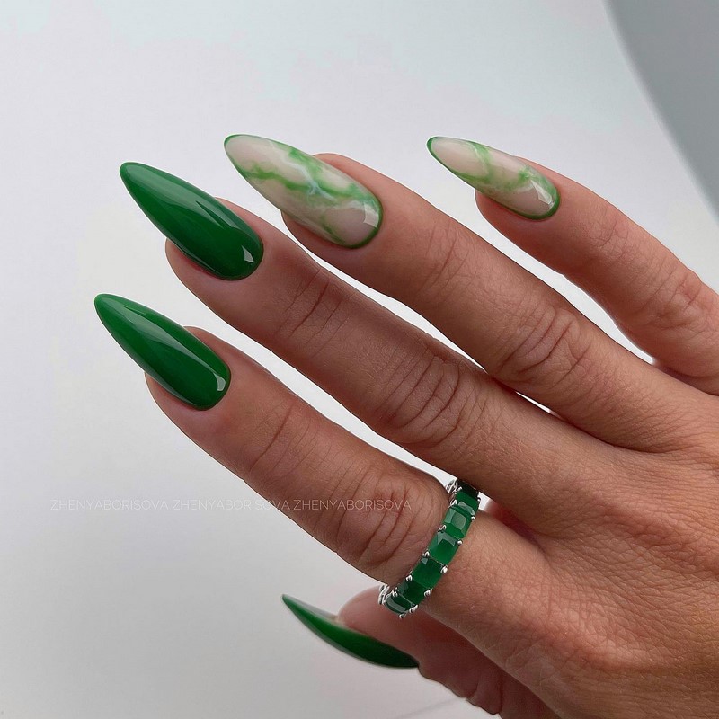 Модный новогодний маникюр 2027 – тренды дизайна на фото