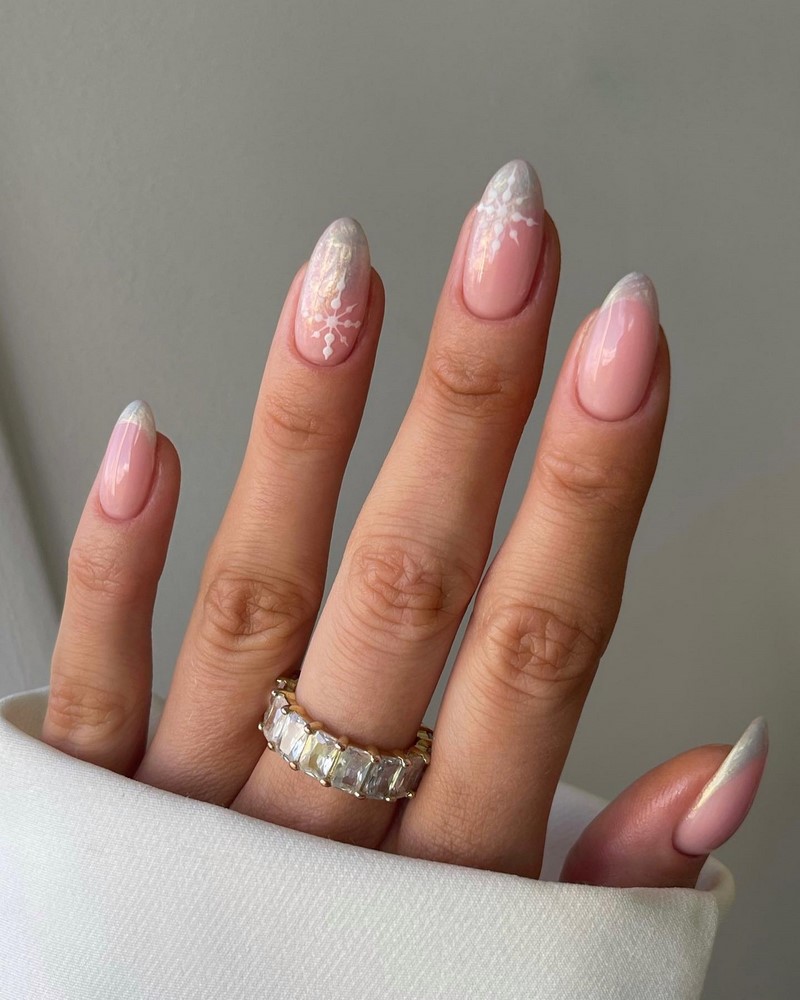 Модный новогодний маникюр 2027 – тренды дизайна на фото