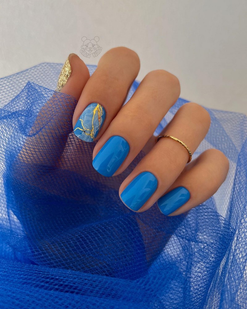 Модный новогодний маникюр 2027 – тренды дизайна на фото