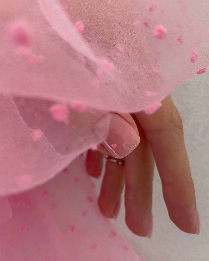 Модный новогодний маникюр 2027 – тренды дизайна на фото