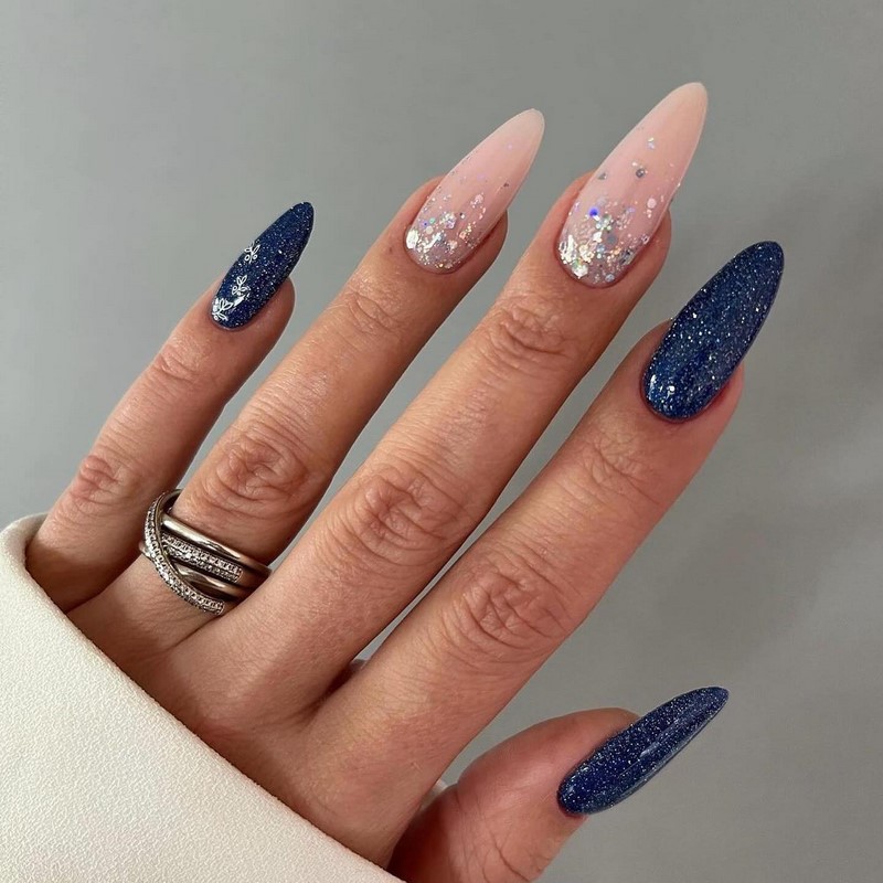 Модный новогодний маникюр 2027 – тренды дизайна на фото