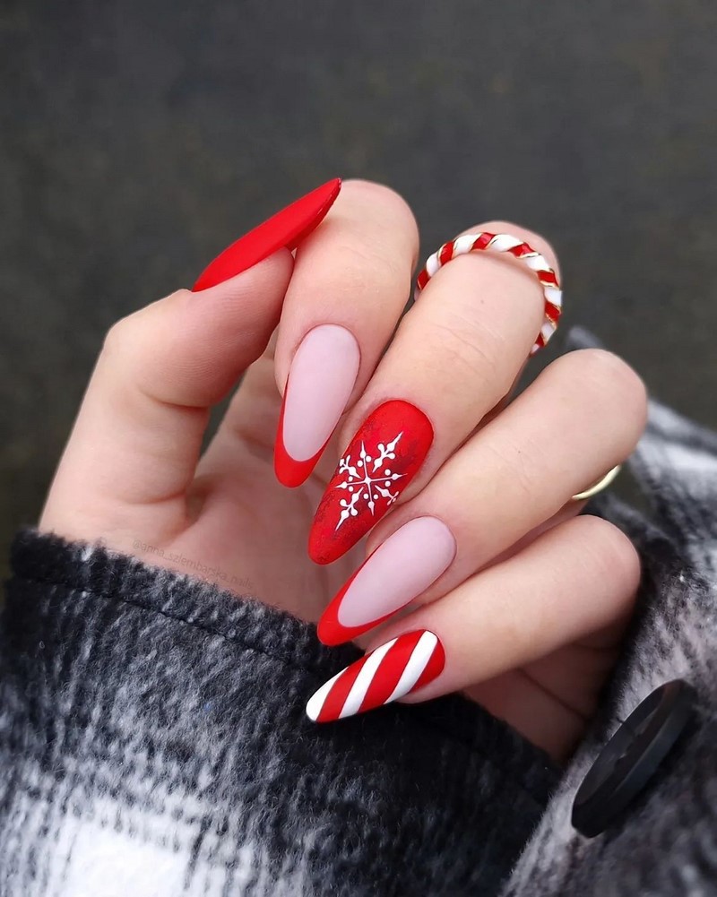 Модный новогодний маникюр 2027 – тренды дизайна на фото