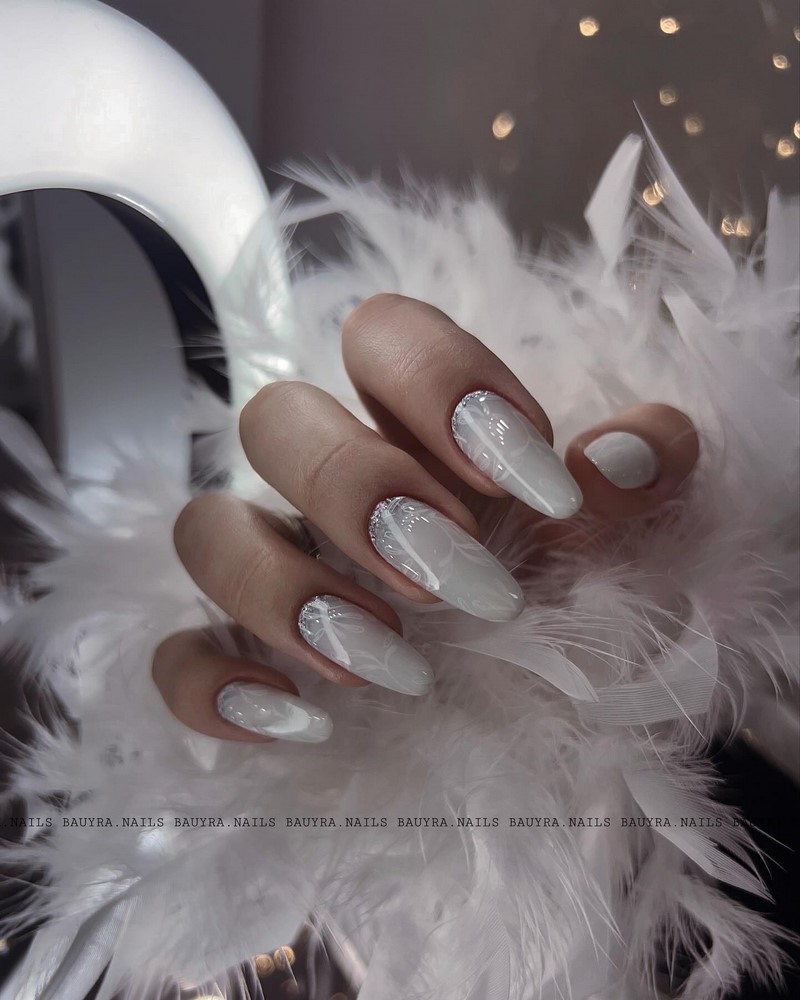 Модный новогодний маникюр 2027 – тренды дизайна на фото