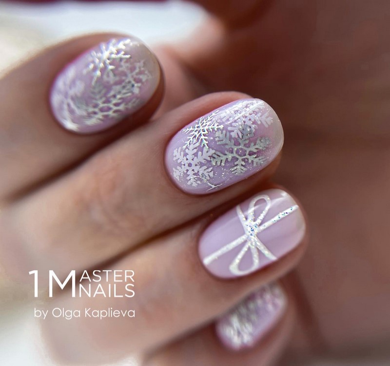 Модный новогодний маникюр 2027 – тренды дизайна на фото