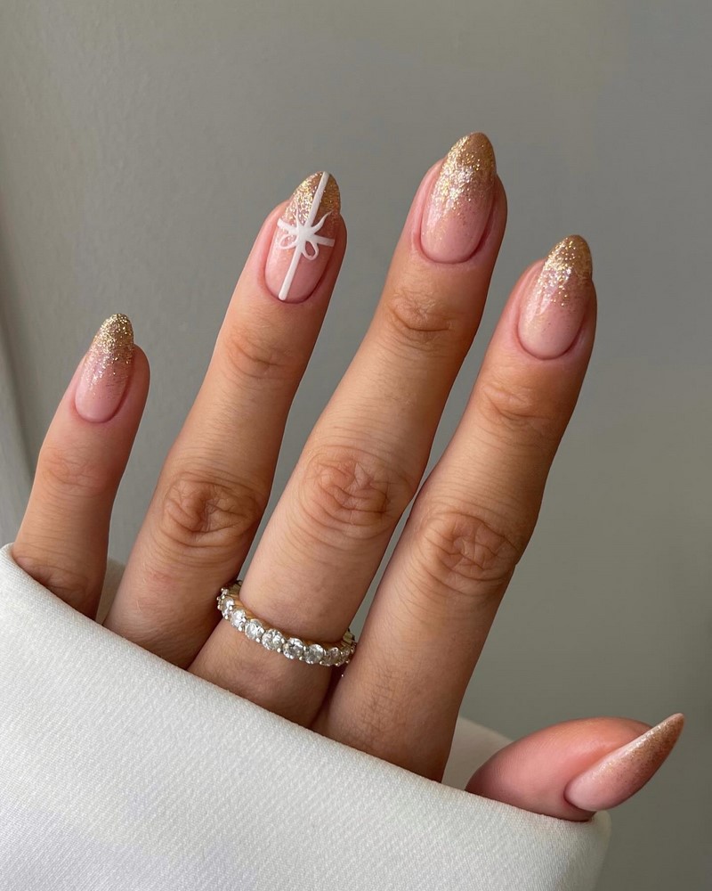 Модный новогодний маникюр 2027 – тренды дизайна на фото