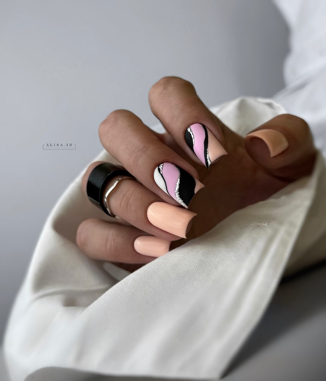 Модный маникюр 2026 — фото, новинки, лучшие идеи и тренды