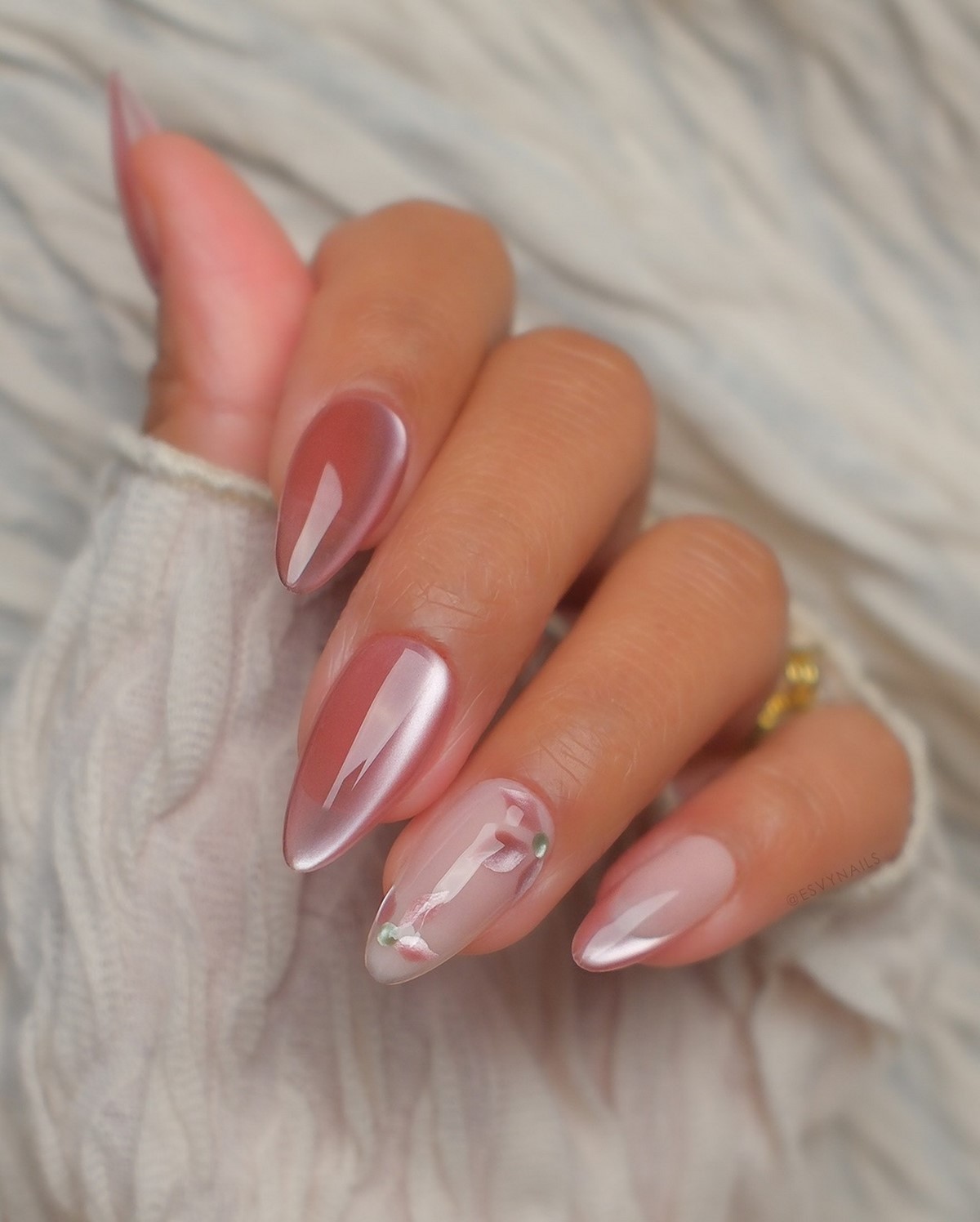 Новинки летнего маникюра на август 2026: 8 топовых идей