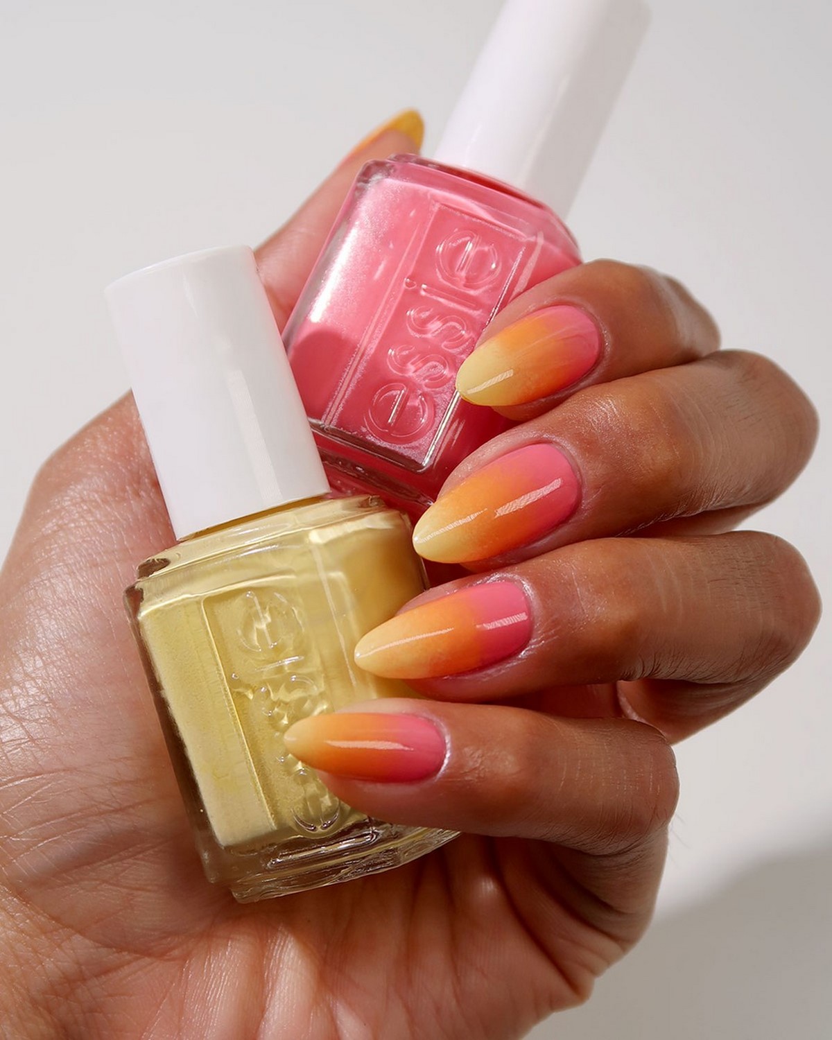 Новинки летнего маникюра на август 2026: 8 топовых идей