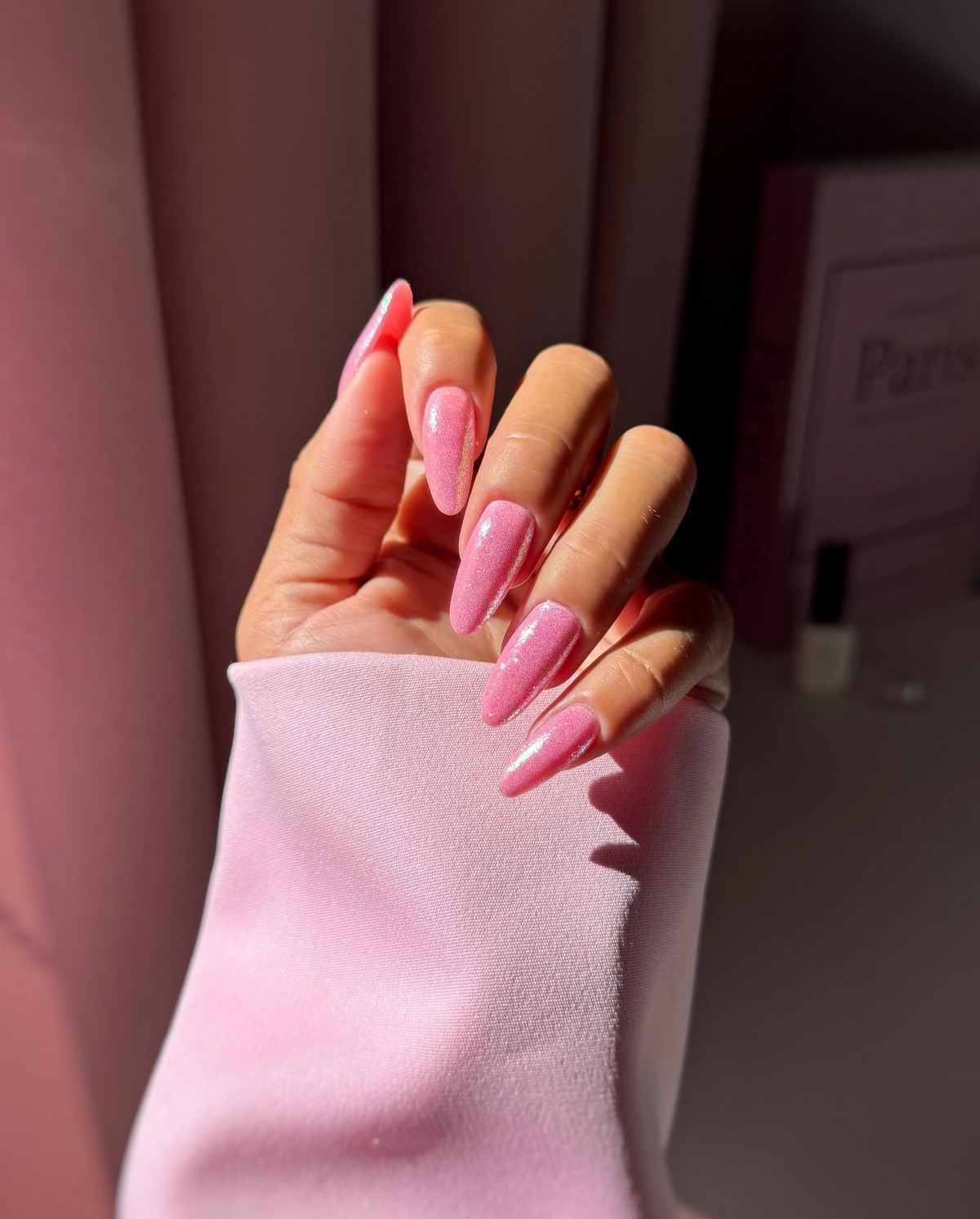 Новинки летнего маникюра на август 2026: 8 топовых идей