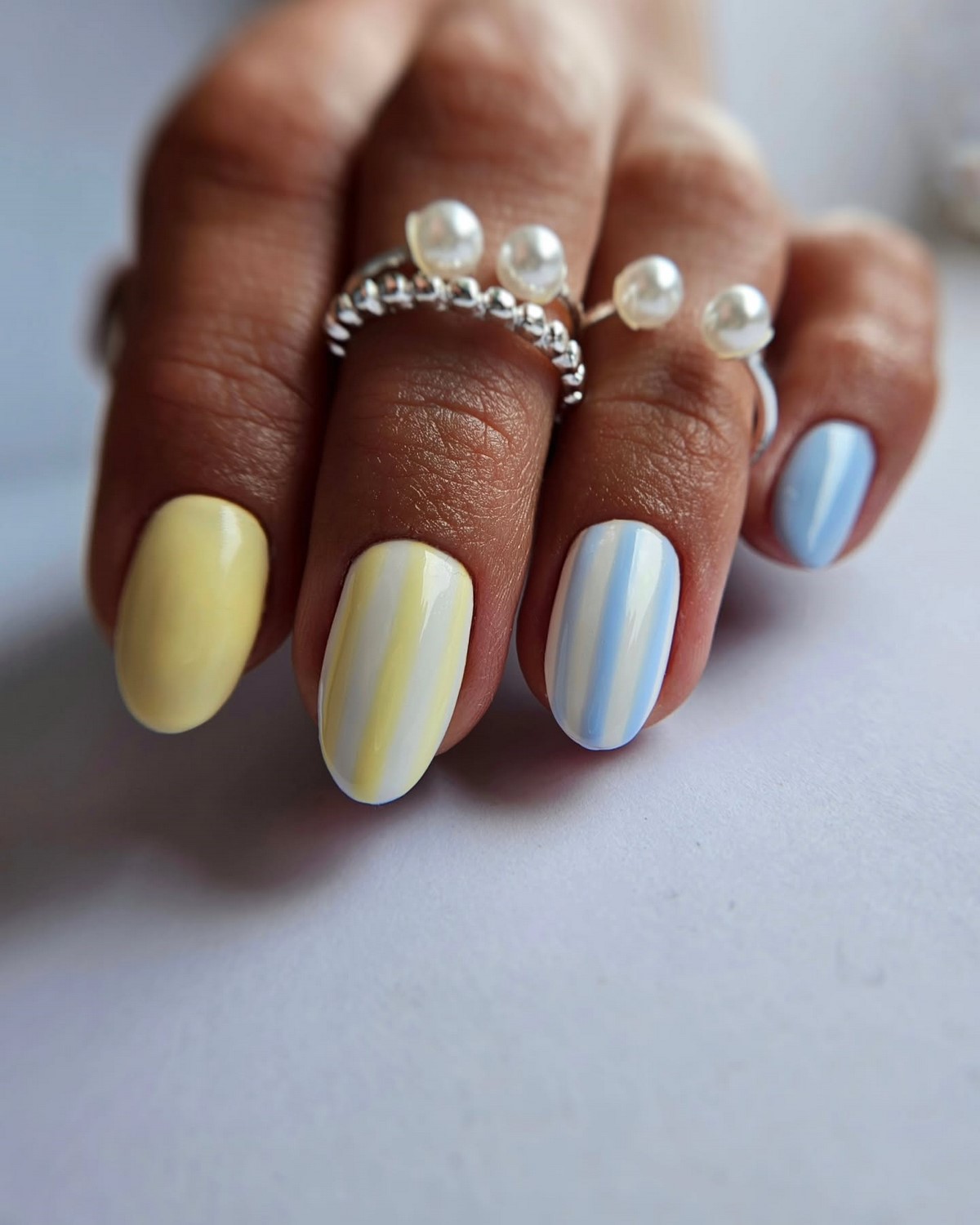 Новинки летнего маникюра на август 2026: 8 топовых идей