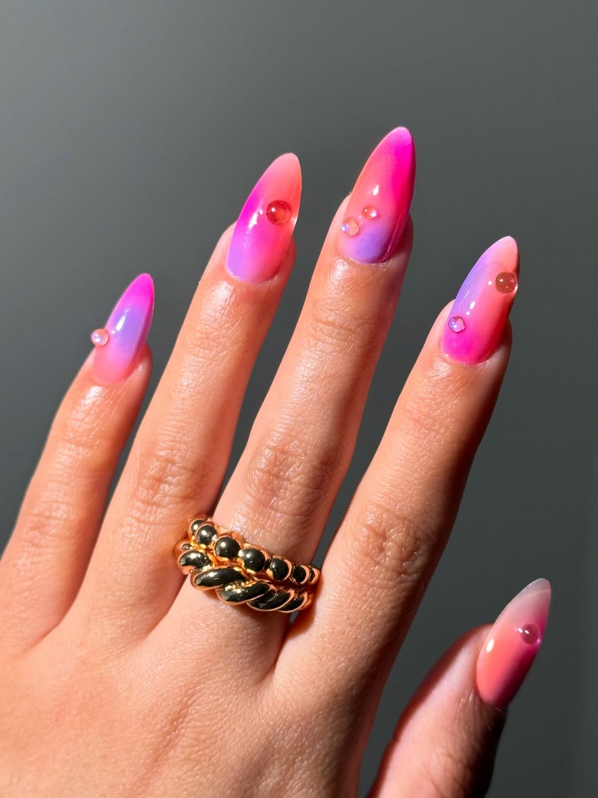 Новинки летнего маникюра на август 2026: 8 топовых идей