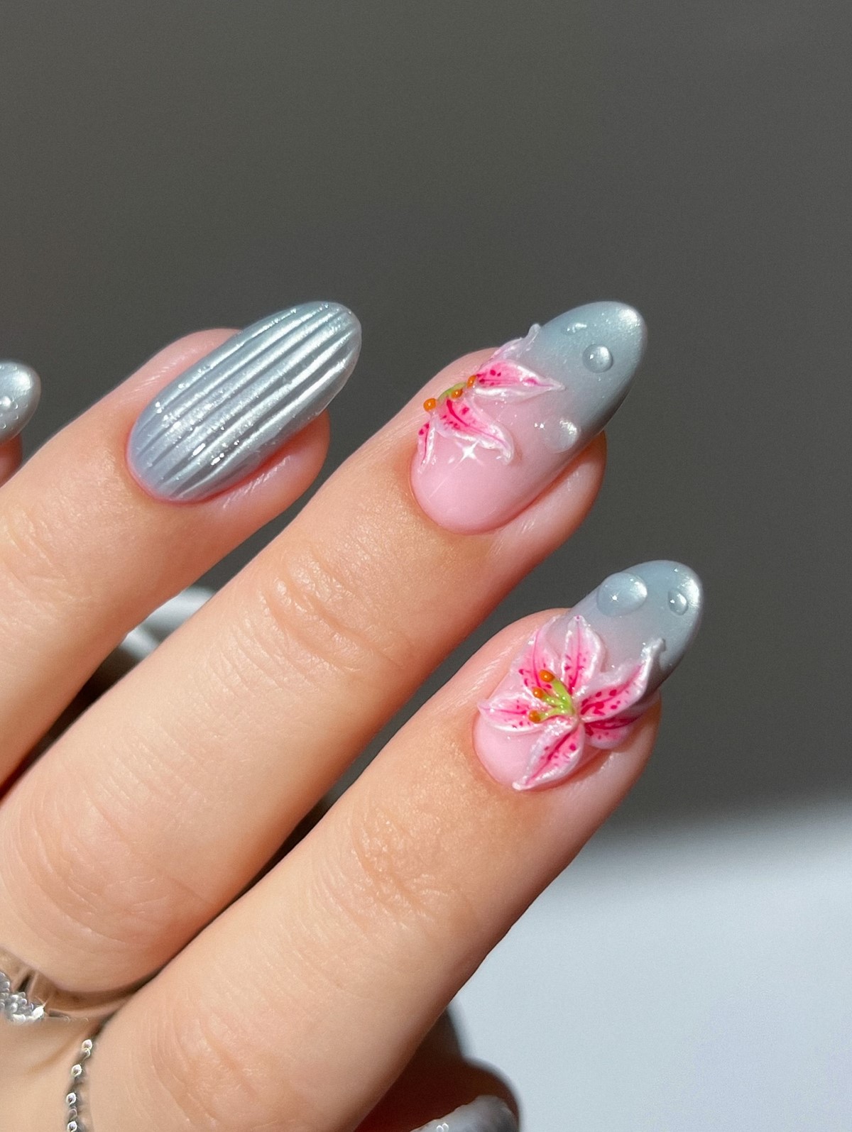 Новинки летнего маникюра на август 2026: 8 топовых идей