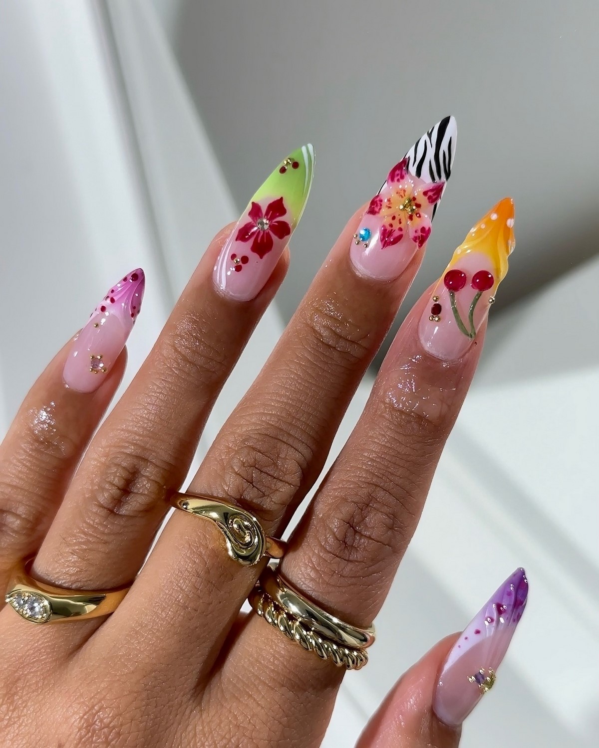 Новинки летнего маникюра на август 2026: 8 топовых идей