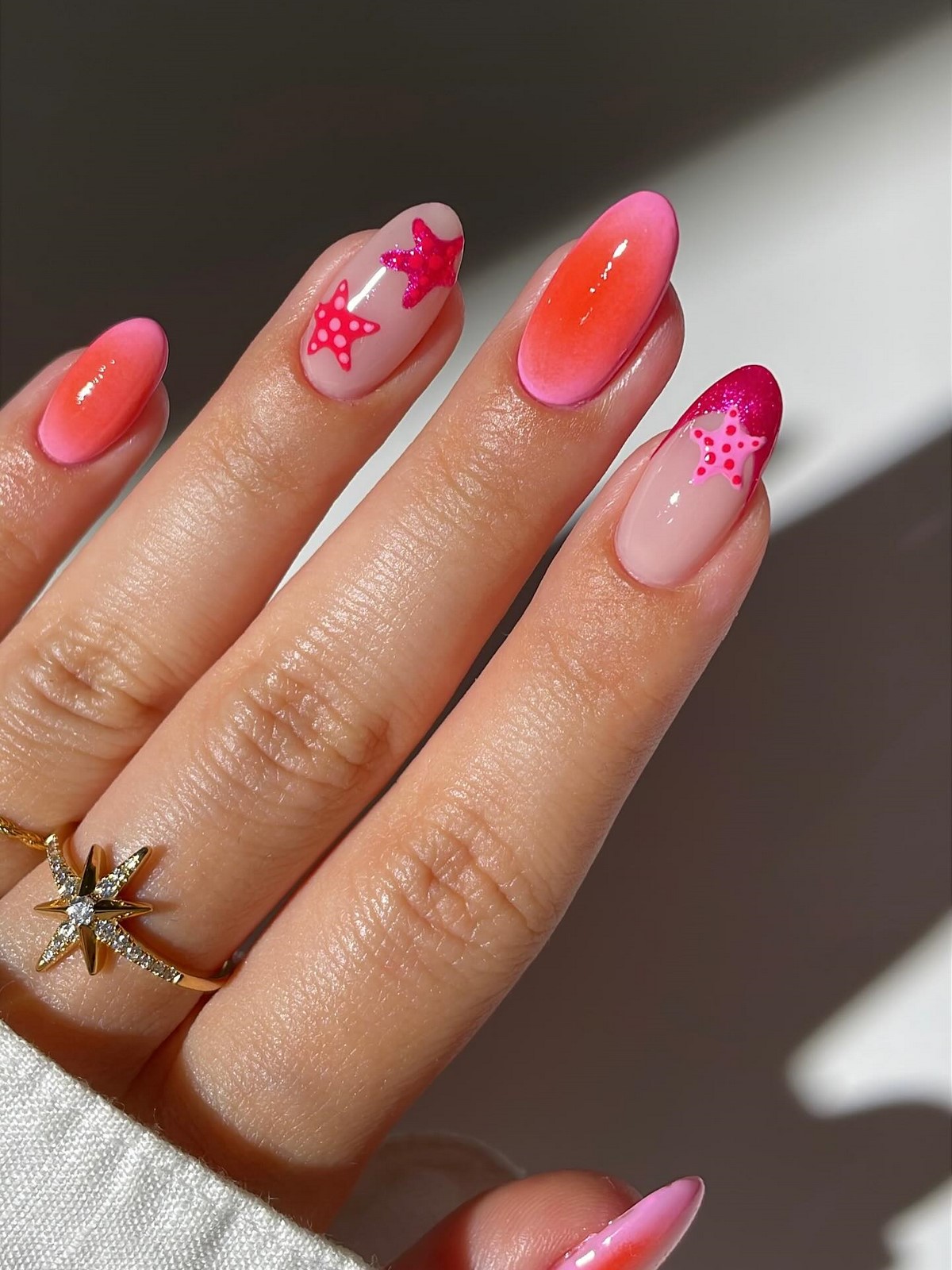 Новинки летнего маникюра на август 2026: 8 топовых идей