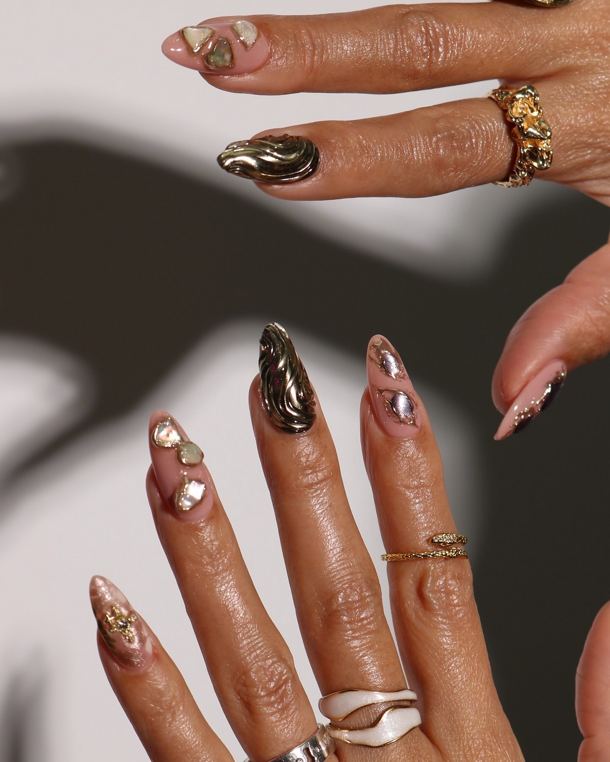 Новинки летнего маникюра на август 2026: 8 топовых идей