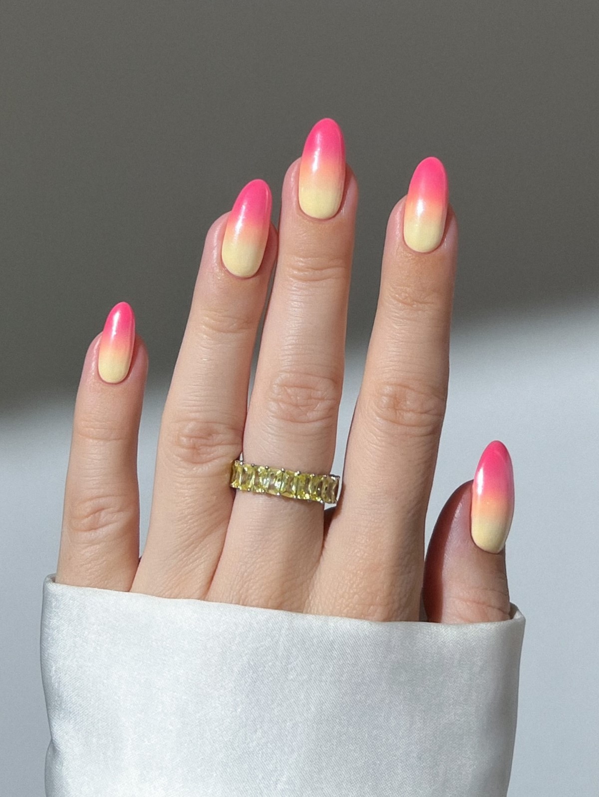 Новинки летнего маникюра на август 2026: 8 топовых идей