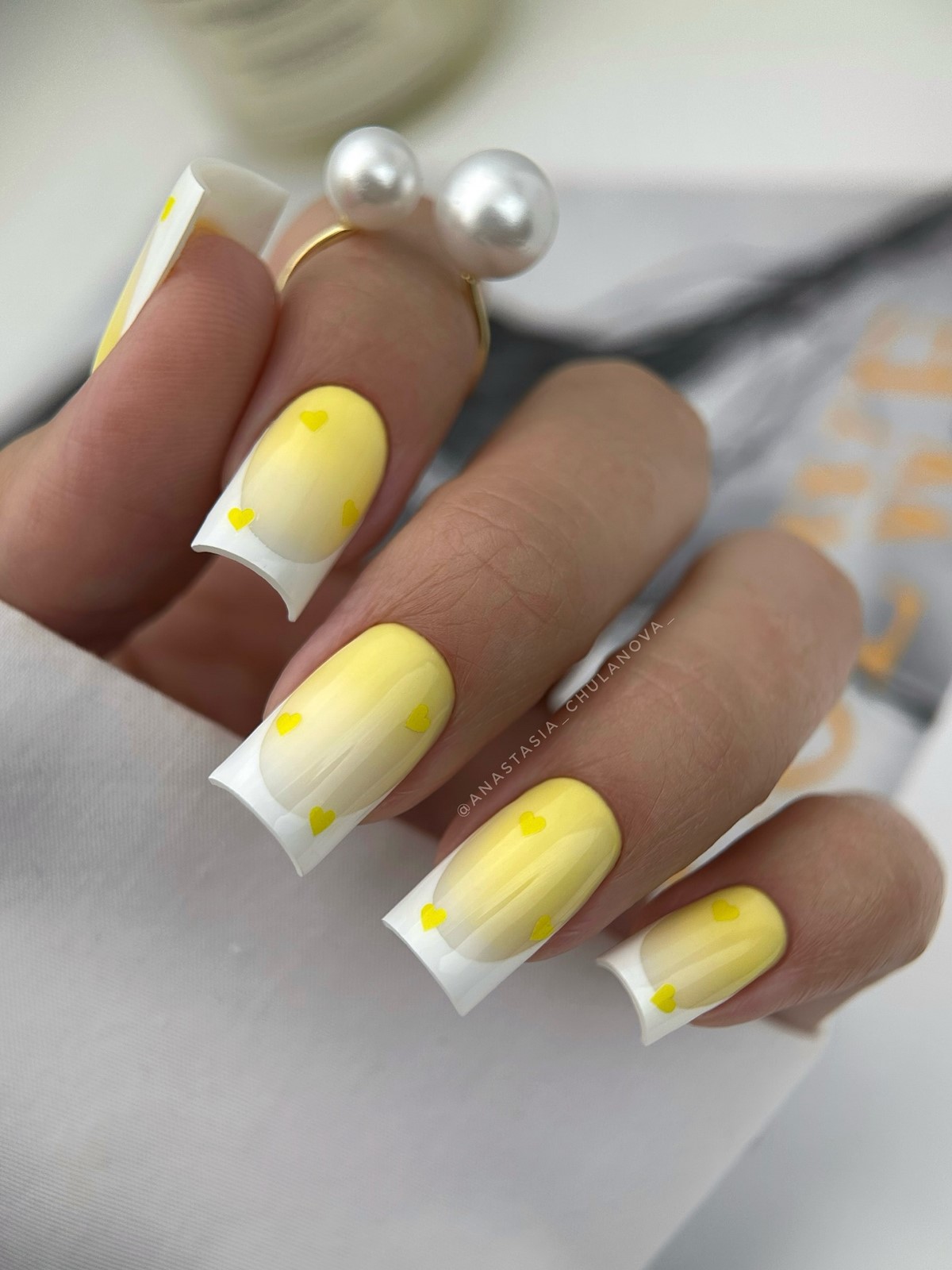 Новинки летнего маникюра на август 2026: 8 топовых идей