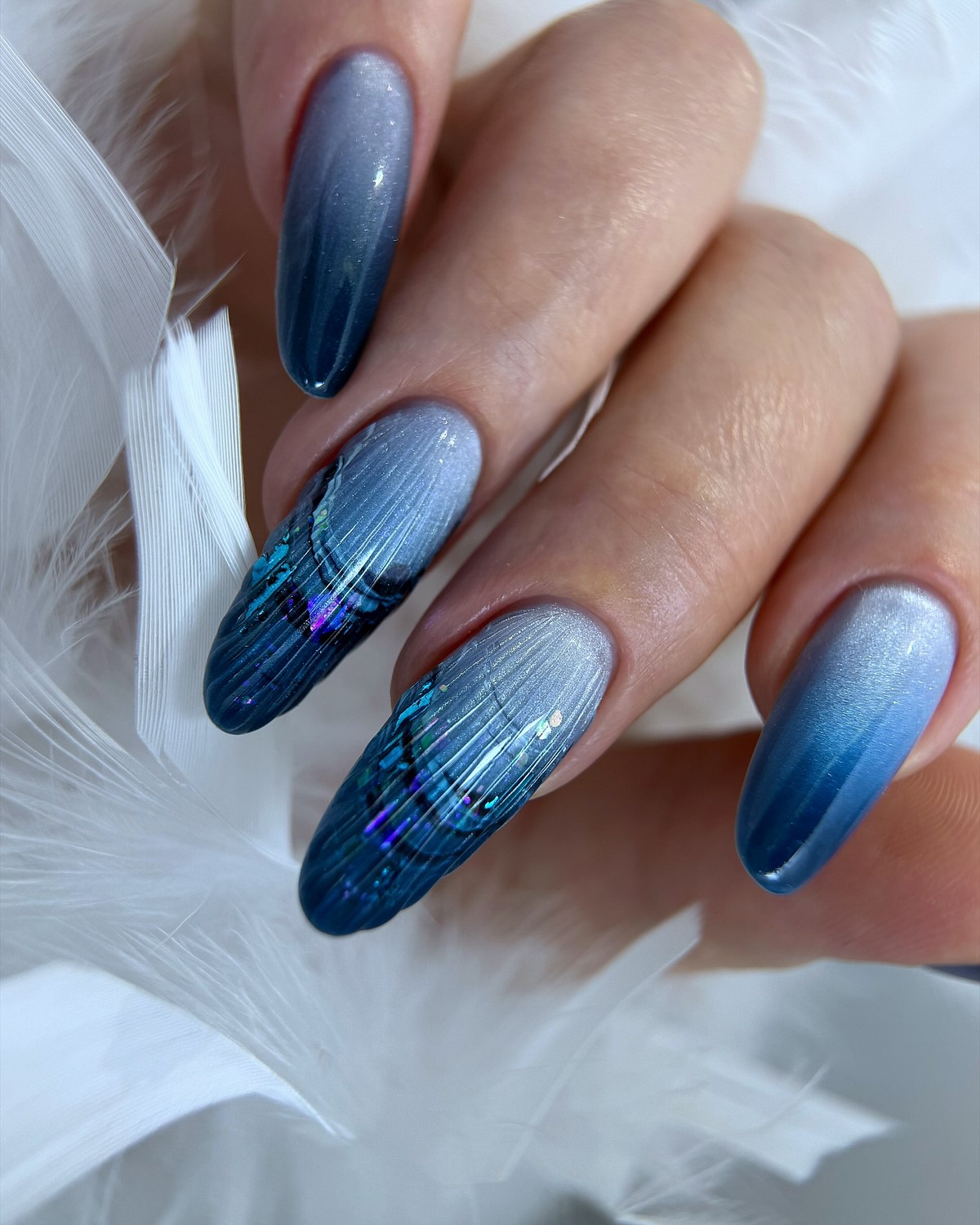 Новинки летнего маникюра на август 2026: 8 топовых идей