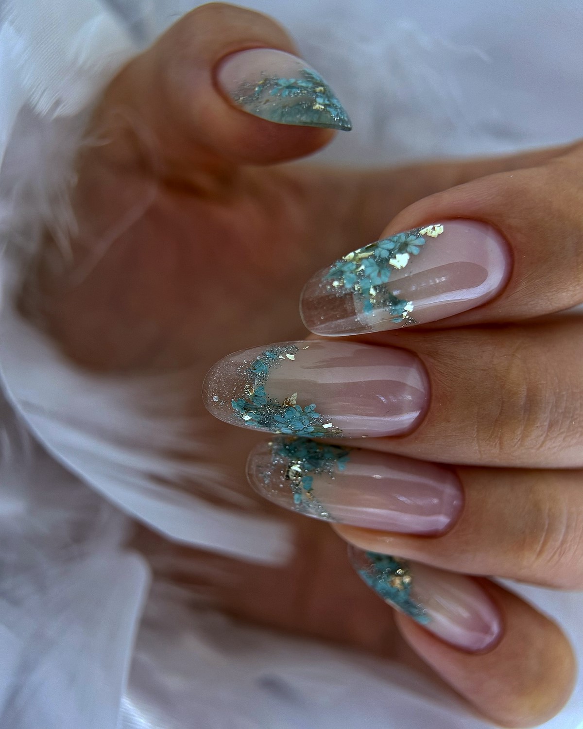 Новинки летнего маникюра на август 2026: 8 топовых идей